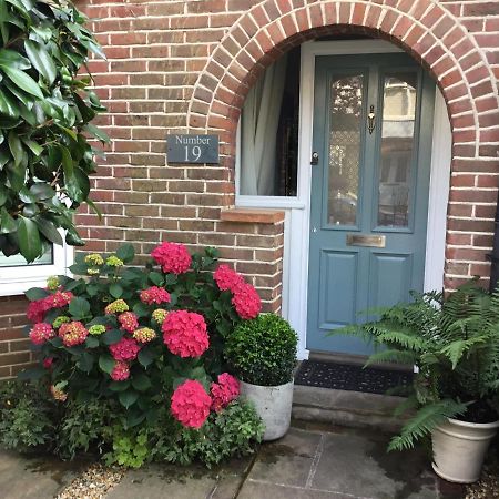 Number 19 B&B チチェスター エクステリア 写真