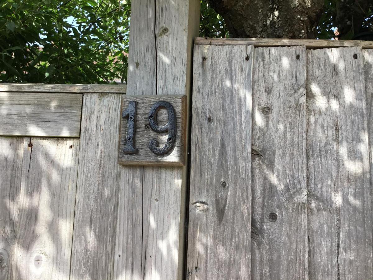 Number 19 B&B チチェスター エクステリア 写真